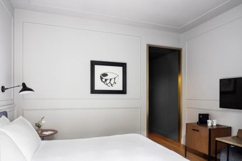 Deluxe Double Room image 5