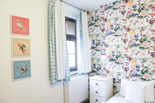 3 twin beds