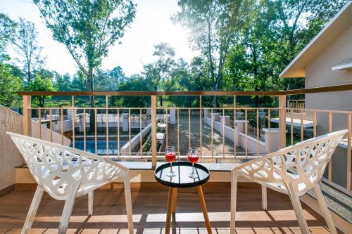 Sunshine Brooks by StayVista - Experience modern & plush interiors, A private outdoor pool,A quaint gazebo & Indoor games, Panchgani (fotografie 9)