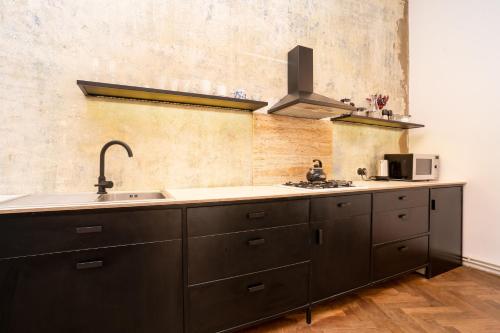 Prague Days - Family-friendly Apartment with Netflix in quiet Vinohrady - image 11