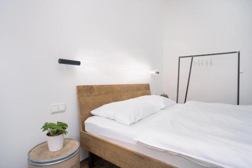 Prague Days - Family-friendly Apartment with Netflix in quiet Vinohrady - image 3