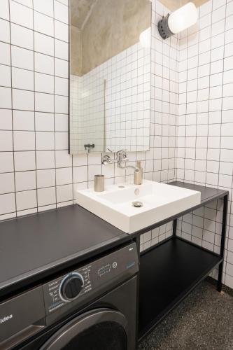 Prague Days - Family-friendly Apartment with Netflix in quiet Vinohrady - image 12