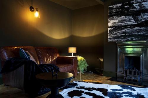 BOHOME moody 2 bed garden cottage Macclesfield centre in Macclesfield Central