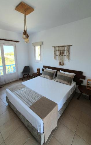 Sarakiniko Rooms - image 9