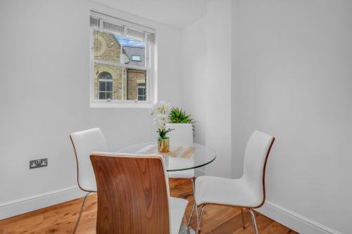 Picture of Mysquare Vibrant And Sleek 2 Bed Apartment In Artillery Lane