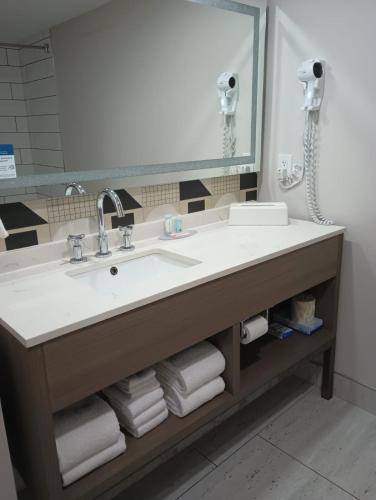 Two Double Beds - Oceanfront - Private Balcony