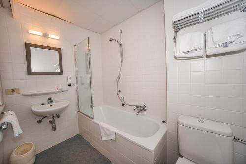 Standard Quadruple Room image 1