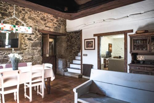 Iekārtas, Houmi A Ponte in O Mesón