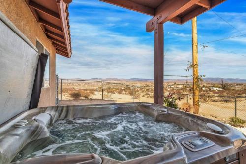 Great View House Hot Tub Fire Pit in Twentynine Palms, USA