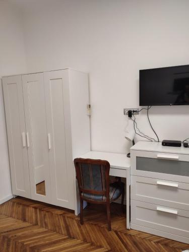 One-Bedroom Apartment image 2