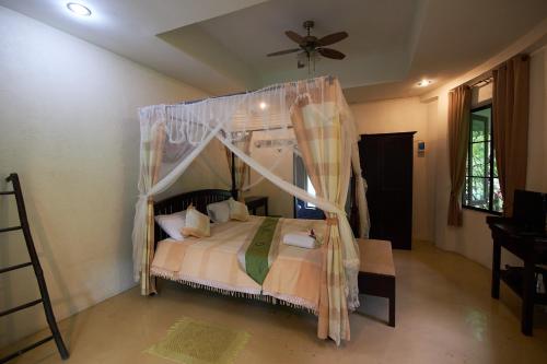 Forest falls Garden Maerim Chiangmai ตาดปลาแคมป์ออร์แกนิคฟาร์มสเตย์เชียงใหม่ Forest falls Garden Maerim Chiangmai ตาดปลาแคมป์ออร์แกนิคฟาร์มสเตย์เชียงใหม่