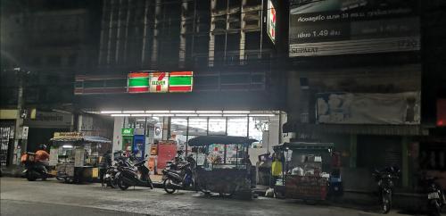 26 condo with pool opposite the train station, near old city and Nimman 26 condo with pool opposite the train station, near old city and Nimman