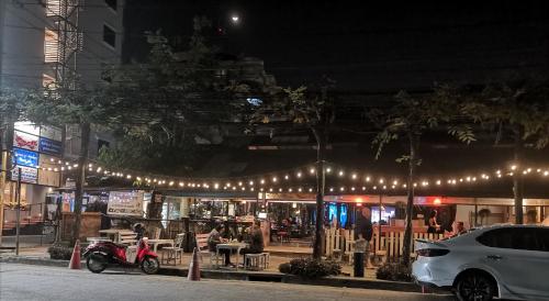 26 condo with pool opposite the train station, near old city and Nimman 26 condo with pool opposite the train station, near old city and Nimman