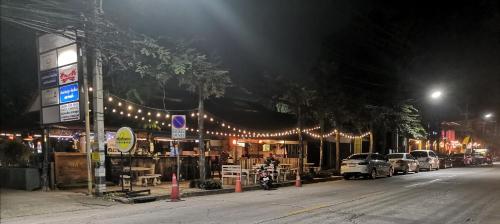 26 condo with pool opposite the train station, near old city and Nimman 26 condo with pool opposite the train station, near old city and Nimman