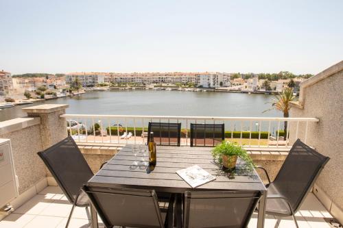 Apartment with Lake View