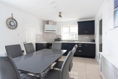 Modern newly refurbished house 10 minute walk from Lahinch