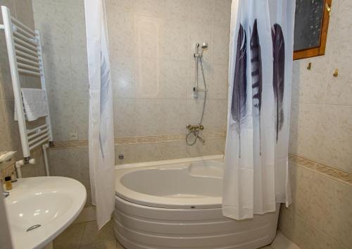 Hotel Old Tbilisi 5 rooms – Tbilisi, MA