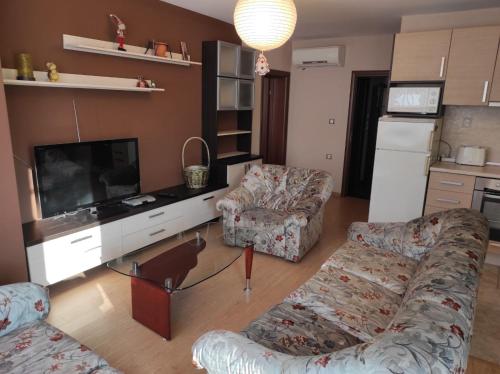 Слънчев апартамент с прекрасна гледка, паркинг. - Apartment - Smolyan