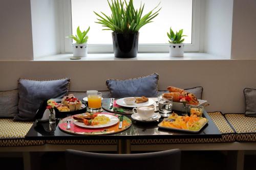 Roma Five Suites - image 3