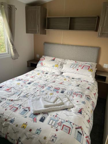 3 bedrooms, 6 beds
