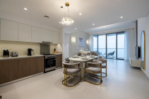 Waterfront I Burj Khalifa View I Cozy Retreat - image 7
