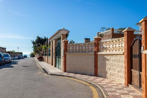 Villa Valle Mar - sea view, heated pool, steps to the beach - Tap to explore photos