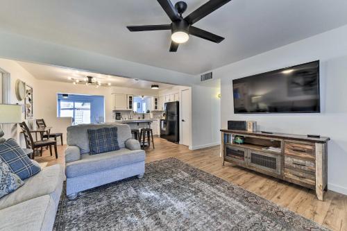 Downtown Gilbert Home with Fenced Yard and Fire Pit!