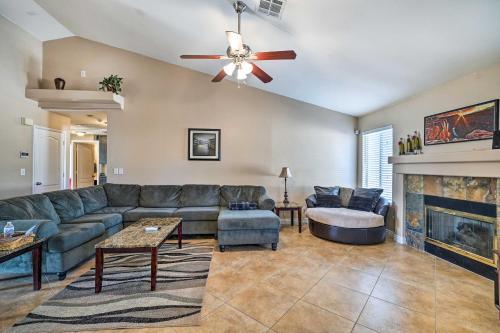 Sleek Vegas Home with Private Pool, Game Room!, Las Vegas (zdjęcie 5)