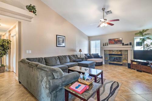 Sleek Vegas Home with Private Pool, Game Room!, Las Vegas (zdjęcie 6)