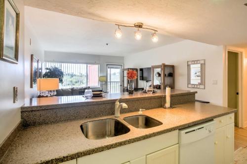 Resort-Style Condo with Pool 19 Miles to Fort Myers in Burnt Store Marina (FL)
