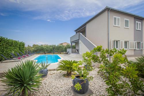 Vila Rozarija, Trogir (Traù)