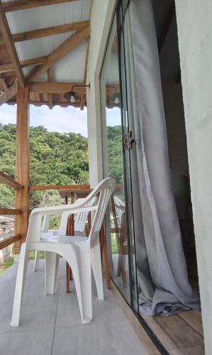 Erkély/terasz, Suíte Ilhinha II em condomínio na Praia do Perequê (Suite Ilhinha II em condominio na Praia do Pereque) in Centro Commercial