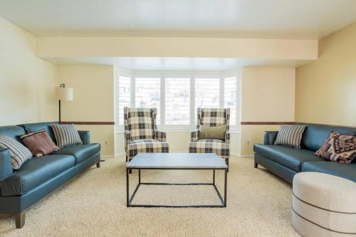 Spacious Stay near Airport, Downtown & Ski Resorts