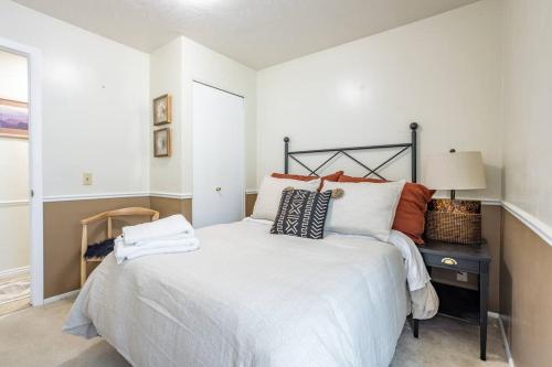 Spacious Stay near Airport, Downtown & Ski Resorts