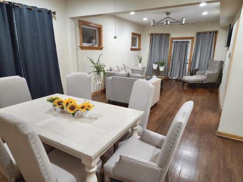 Relaxing Entire Roseland Neighborhood Apartment Unit in Chicago, USA