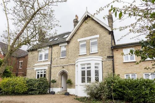Luxury London Eight Bedroom Detached House in Streatham South West London