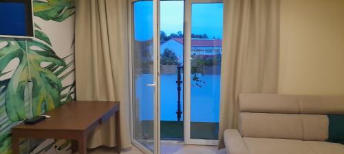 Erkély/terasz, Friends - Mieszkanie 53m2 - dwie kawalerki z łazienką (Friends - Mieszkanie 53m2 - dwie kawalerki z lazienka) in Ksiazenice