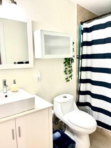 Central Nautical Themed 4 bed 2 bath Home in Fort Lauderdale, USA