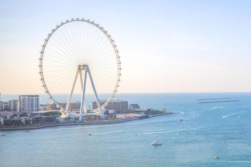Deluxe Retreat In JBR - Million Dollar View - Balcony, Dubaï (photo 3)