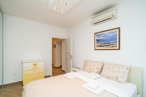 SPACIOUS TWO BEDROOM APARTMENT Room Type - Two-Bedroom Apartment SPACIOUS TWO BEDROOM APARTMENT Room Type - Two-Bedroom Apartment