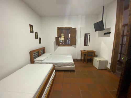 1 double bed, 1 bunk bed