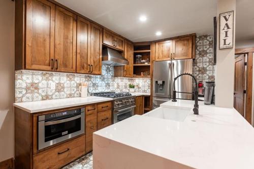 Condo with Free WiFi & Uncovered Parking Close to Riva Bahn and Gold Peak, Вейл (фото 4)