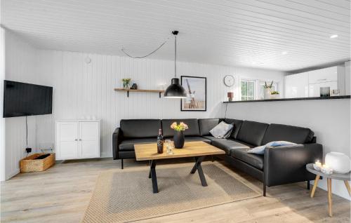  Awesome Home In Blåvand With Wifi in Blåvand