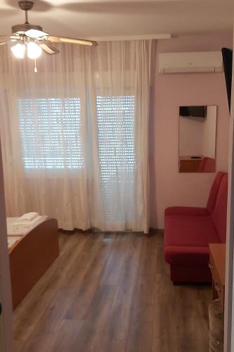 Double Room with Balcony image 2