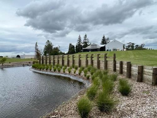 ทัศนียภาพ, The clubhouse near สนามบินแฮมิลตัน