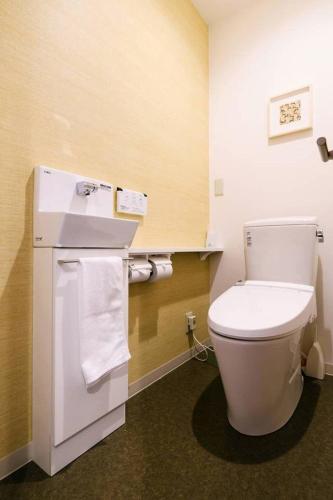 Three-Bedroom Apartment image 4