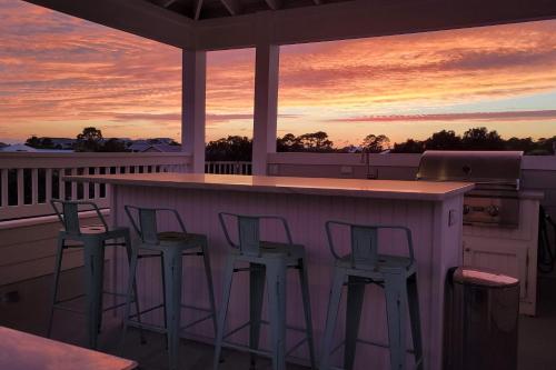 Golf Cart, 3 King Beds, Covered Rooftop Area, Half Mile to Beach!, Santa Rosa Beach