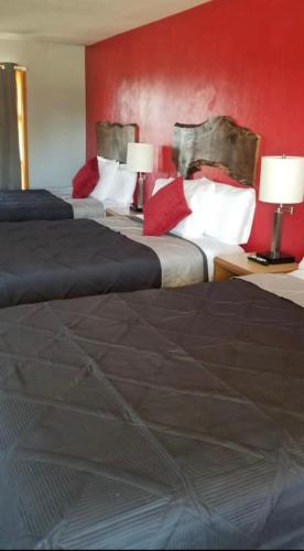 . Tri-State Wood Inn