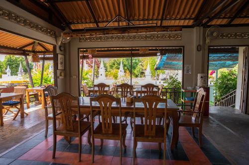 Nakorn River View Guesthouse, Restaurant and Caf`e in Champasak