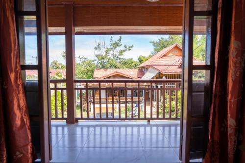 Nakorn River View Guesthouse, Restaurant and Caf`e in Champasak